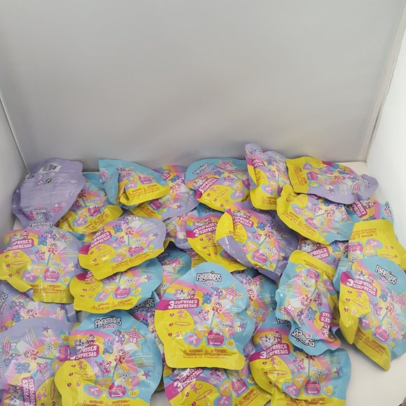 Fingerlings Toy Minis Mystery Pack Series 2🆕 6 RANDOM Packs - Picture 3 of 10